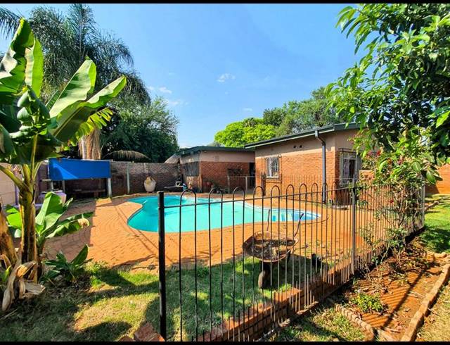 5 BEDROOM HOUSE FOR SALE IN SINOVILLE